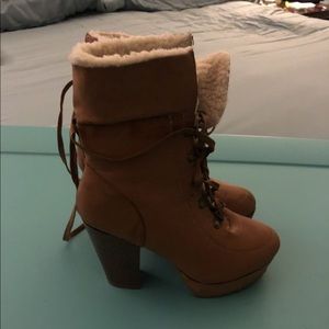 Ladies Fur-lined Boots